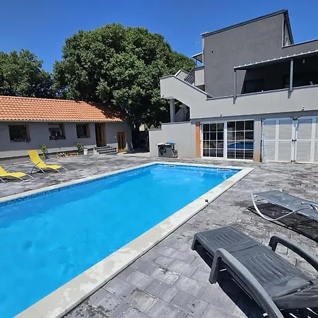 Relax * Gornji Karin